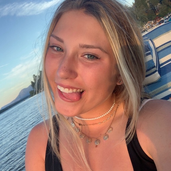 Meet your Posher, Makenna - Picture 1 of 1